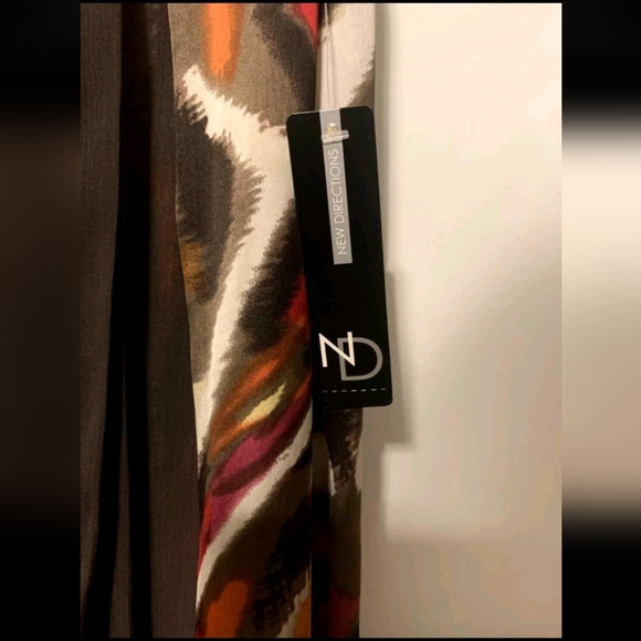 New with tags New Directions Blouse - Picture 3 of 3